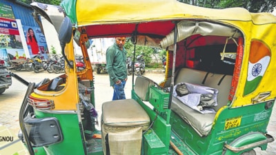 The truck crashed into a boom lift and an auto-rickshaw. The truck crashed into a boom lift and an auto-rickshaw.