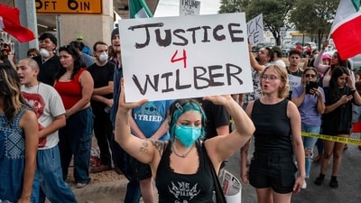AUSTIN, TEXAS - SEPTEMBER 20: People protest against Immigration and Customs Enforcement (ICE) officers on September 20, 2026 in Austin, Texas. A federal ICE officer shot and wounded a person earlier this afternoon in North Austin. Brandon Bell/Getty Images/AFP (Photo by Brandon Bell / GETTY IMAGES NORTH AMERICA / Getty Images via AFP) (Getty Images via AFP) AUSTIN, TEXAS - SEPTEMBER 20: People protest against Immigration and Customs Enforcement (ICE) officers on September 20, 2026 in Austin, Texas. A federal ICE officer shot and wounded a person earlier this afternoon in North Austin. Brandon Bell/Getty Images/AFP (Photo by Brandon Bell / GETTY IMAGES NORTH AMERICA / Getty Images via AFP) (Getty Images via AFP)