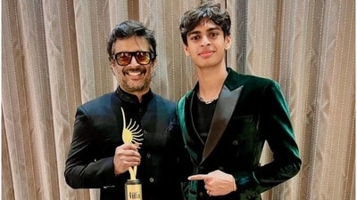 ছেলের সঙ্গে মাধবন। ছেলের সঙ্গে মাধবন।