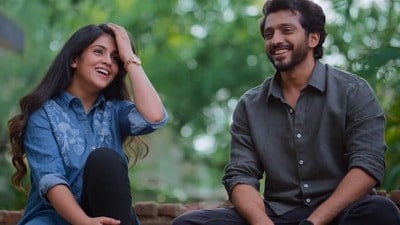 OTT Romantic: ఓటీటీలోకి ఫీల్ గుడ్ రొమాంటిక్ మూవీ.. కళ్లతో మాట్లాడే హీరోయిన్.. చరిత్ర గుర్తు పెట్టుకునేంత ప్రేమ కథ కాదు OTT Romantic: ఓటీటీలోకి ఫీల్ గుడ్ రొమాంటిక్ మూవీ.. కళ్లతో మాట్లాడే హీరోయిన్.. చరిత్ర గుర్తు పెట్టుకునేంత ప్రేమ కథ కాదు