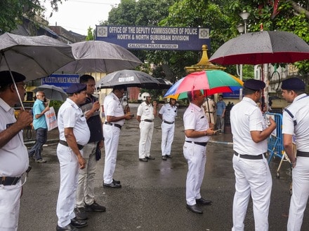 কসবার মলে শ্লীলতাহানির অভিযোগ ছয়জনকে গ্রেফতার করা হয়েছে। (ছবিটি প্রতীকী, সৌজন্যে পিটিআই)