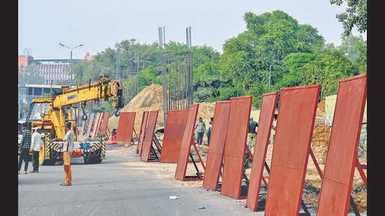 As part of this work, a large ramp section of the single carriageway of Kalkaji Flyover has been demolished. (RAJ K RAJ /HT PHOTO)