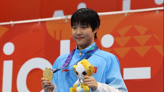Asian Games - Aichi-Nagoya 2026 - Swimming - Tokyo Aquatics Centre, Koto, Tokyo, Japan - September 21, 2026 Gold medallist China's Zidi Yu celebrates on the podium after winning the Women's 200m Individual Medley Final REUTERS/Manami Yamada (REUTERS)