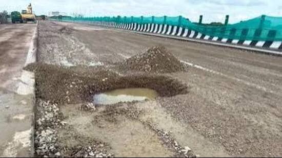 File photo of damaged portion on Lucknow-Kanpur expressway (Sourced)