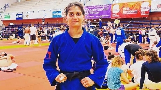 Suchika Tariyal takes the bronze medal in women's traditional MMA 60k