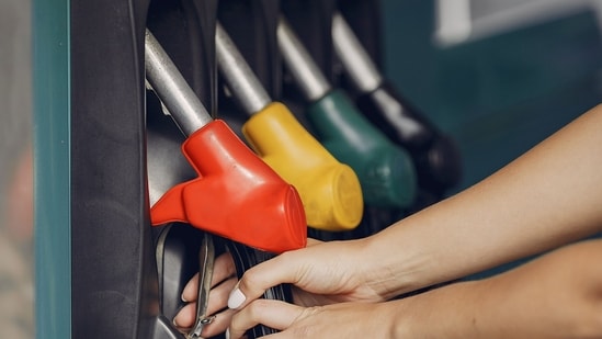 US gas prices hit $4.32 as oil supply risks push fuel costs higher. (Pexel)