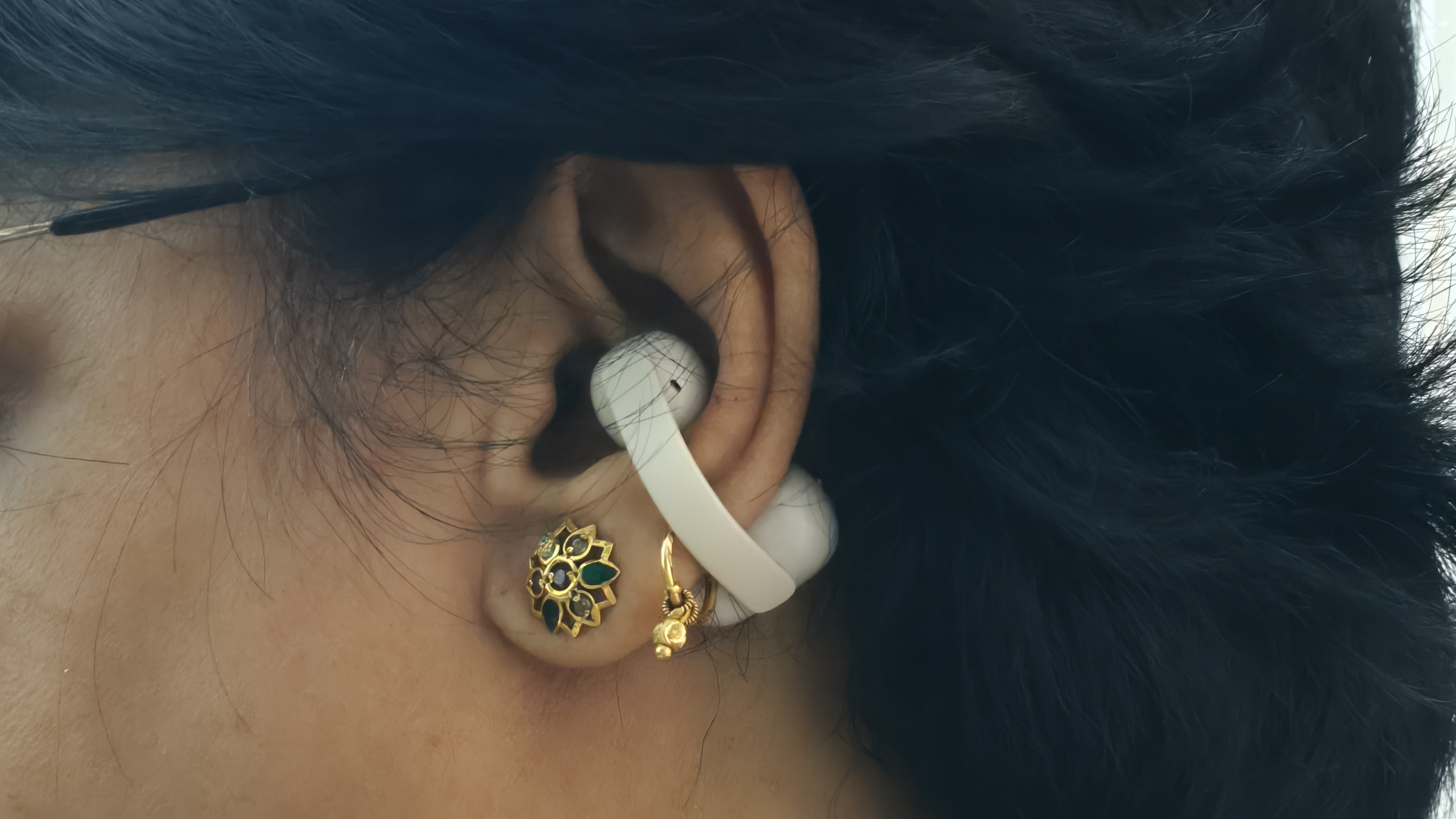 The LinkBuds Clip can minimise audio leakage when its fit keeps them closer to the ear canal. (Shubh Bhushan - Hindustan Times) The LinkBuds Clip can minimise audio leakage when its fit keeps them closer to the ear canal. (Shubh Bhushan - Hindustan Times)