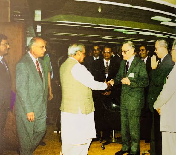 RN Kao shakes hands with Prime Minister B Vajpayee.