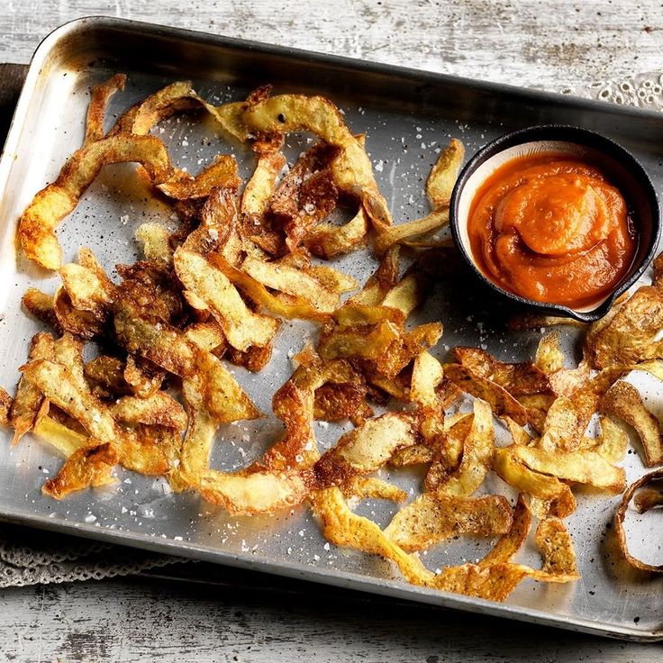 Here's the full ingredients list and step-by-step process to make potato peel crisps at home! (Pinterest) Here's the full ingredients list and step-by-step process to make potato peel crisps at home! (Pinterest)