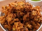 Sanjeev Kapoor's gobi stem pakode recipe takes approximately 35 minutes to make. (sanjeevkapoor.com)