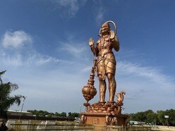 আমেরিকার মধ্যবর্তী নির্বাচন যত এগিয়ে আসছে, ততই দেশের রাজনৈতিক আলোচনায় অভিবাসন, ধর্ম ও সাংস্কৃতিক পরিচয়ের বিষয়গুলি সামনে আসছে।