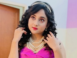 ‘জলজ্যান্ত বার্বি ডল!’: ছোটপর্দায় ধামাকেদার কামব্যাক ‘মিঠাই’ সৌমিতৃষার