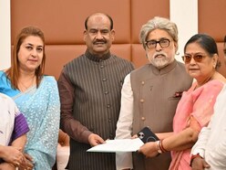 তৃণমূল কংগ্রেস ছেড়ে ন্যাশনালিস্ট সিটিজেনস পার্টি অব ইন্ডিয়া বা NCPI-তে যোগ দেওয়া ২০ সাংসদের বিরুদ্ধে দলবদল বিরোধী আইনে চলা মামলায় ফের সময়সীমা ঘিরে জটিলতা তৈরি হয়েছে।