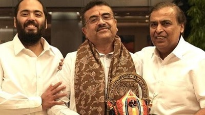 পশ্চিমবঙ্গে নতুন শিল্প ও বিনিয়োগ আনার লক্ষ্যে এবার দেশের অন্যতম বড় শিল্পগোষ্ঠী রিলায়েন্সের সঙ্গে সরাসরি আলোচনা করলেন মুখ্যমন্ত্রী শুভেন্দু অধিকারী। পশ্চিমবঙ্গে নতুন শিল্প ও বিনিয়োগ আনার লক্ষ্যে এবার দেশের অন্যতম বড় শিল্পগোষ্ঠী রিলায়েন্সের সঙ্গে সরাসরি আলোচনা করলেন মুখ্যমন্ত্রী শুভেন্দু অধিকারী।