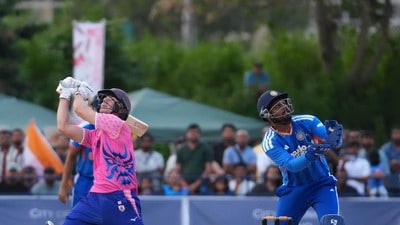 টানটান ম্যাচে জাপানের বিরুদ্ধে ভারত জিতে যায় ২ রানে। (AP Photo/Tomohiro Ohsumi) টানটান ম্যাচে জাপানের বিরুদ্ধে ভারত জিতে যায় ২ রানে। (AP Photo/Tomohiro Ohsumi)