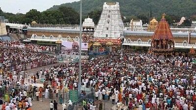 <p>స్వామివారి రథానికి కట్టిన పవిత్ర వస్త్రపు తాళ్లను పట్టుకుని లాగేందుకు భక్తులు తీవ్రంగా పోటీపడ్డారు. భక్తులందరూ కలసికట్టుగా రథాన్ని ముందుకు లాగుతూ ఆధ్యాత్మిక అనుభూతిలో తేలిపోయారు. రథోత్సవం వేళ ఎలాంటి కాళాకర్శణ లేదా భద్రతా లోపాలు తలెత్తకుండా, వేలాది మందికి సురక్షితమైన దర్శనం లభించేలా తిరుమల తిరుపతి దేవస్థానం (TTD) అధికారులు, పోలీసు యంత్రాంగం అత్యంత పక్కాగా ఏర్పాట్లు పూర్తి చేశారు.</p> <p>స్వామివారి రథానికి కట్టిన పవిత్ర వస్త్రపు తాళ్లను పట్టుకుని లాగేందుకు భక్తులు తీవ్రంగా పోటీపడ్డారు. భక్తులందరూ కలసికట్టుగా రథాన్ని ముందుకు లాగుతూ ఆధ్యాత్మిక అనుభూతిలో తేలిపోయారు. రథోత్సవం వేళ ఎలాంటి కాళాకర్శణ లేదా భద్రతా లోపాలు తలెత్తకుండా, వేలాది మందికి సురక్షితమైన దర్శనం లభించేలా తిరుమల తిరుపతి దేవస్థానం (TTD) అధికారులు, పోలీసు యంత్రాంగం అత్యంత పక్కాగా ఏర్పాట్లు పూర్తి చేశారు.</p>