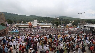 <p>ఈ ఆధ్యాత్మిక రథోత్సవం ప్రతి ఒక్కరిలోని ఆత్మతత్త్వాన్ని తట్టిలేపుతుంది. బాహ్యంగా భక్తులు రథాన్ని తాళ్లతో లాగుతున్నట్లు కనిపిస్తున్నప్పటికీ, సకల ప్రాణులలో అంతర్యామిగా ఉండి నడిపించే ఆ పరమాత్మ తన భక్తులను తరింపజేసేందుకు ఈ సమస్త జగత్తు అనే రథాన్ని తానే నడిపిస్తున్నాడనే పరమసత్యాన్ని ఈ ఉత్సవం మానవాళికి గుర్తుచేస్తోంది.</p><p> </p> <p>ఈ ఆధ్యాత్మిక రథోత్సవం ప్రతి ఒక్కరిలోని ఆత్మతత్త్వాన్ని తట్టిలేపుతుంది. బాహ్యంగా భక్తులు రథాన్ని తాళ్లతో లాగుతున్నట్లు కనిపిస్తున్నప్పటికీ, సకల ప్రాణులలో అంతర్యామిగా ఉండి నడిపించే ఆ పరమాత్మ తన భక్తులను తరింపజేసేందుకు ఈ సమస్త జగత్తు అనే రథాన్ని తానే నడిపిస్తున్నాడనే పరమసత్యాన్ని ఈ ఉత్సవం మానవాళికి గుర్తుచేస్తోంది.</p><p> </p>