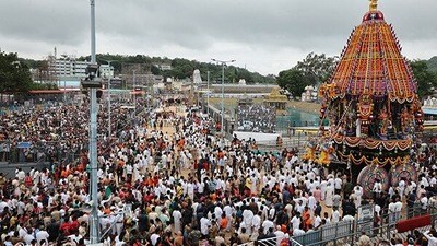 <p>తిరుమల శ్రీవారి రథోత్సవానికి అత్యంత విశిష్టమైన ఆధ్యాత్మిక ప్రాధాన్యం ఉంది. "రథస్థం కేశవం దృష్ట్వా పునర్జన్మ న విద్యతే" అనే ప్రముఖ ఆర్షవాక్యం ప్రకారం.. రథంపై కొలువుదీరిన శ్రీకేశవుని ఒక్కసారి దర్శిస్తే పునర్జన్మ అనే సంసార బంధం నుంచి విముక్తి లభిస్తుందని భక్తుల నమ్మకం.</p> <p>తిరుమల శ్రీవారి రథోత్సవానికి అత్యంత విశిష్టమైన ఆధ్యాత్మిక ప్రాధాన్యం ఉంది. "రథస్థం కేశవం దృష్ట్వా పునర్జన్మ న విద్యతే" అనే ప్రముఖ ఆర్షవాక్యం ప్రకారం.. రథంపై కొలువుదీరిన శ్రీకేశవుని ఒక్కసారి దర్శిస్తే పునర్జన్మ అనే సంసార బంధం నుంచి విముక్తి లభిస్తుందని భక్తుల నమ్మకం.</p>