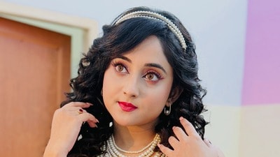 ‘জলজ্যান্ত বার্বি ডল!’: ছোটপর্দায় ধামাকেদার কামব্যাক ‘মিঠাই’ সৌমিতৃষার ‘জলজ্যান্ত বার্বি ডল!’: ছোটপর্দায় ধামাকেদার কামব্যাক ‘মিঠাই’ সৌমিতৃষার
