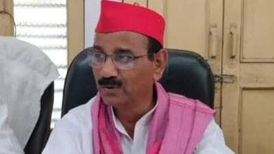 Samajwadi Party state president Shyam Lal Pal on Tuesday submitted a memorandum to the Uttar Pradesh chief electoral officer, seeking urgent action