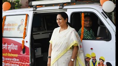 The mobile units will provide on-the-spot registration and renewal, information on welfare schemes, assistance with documentation and access to digital services. (Arvind Yadav/Hindustan Times)