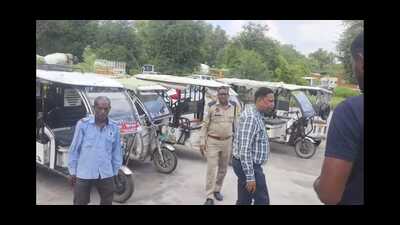 The seized e-rickshaws by the transport department in Lucknow (HT Photo)
