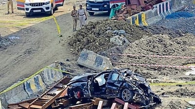 Three people died when the BMW they were driving in smashed a Coastal Road barrier and plunged into a construction site on Sunday. (Anshuman Poyrekar/HT Photo) (HT_PRINT)