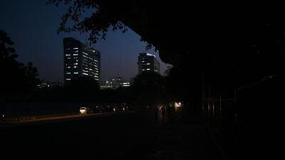 Unlit stretch outside Gate Number one of Aastha Kunj Park in the evening. (Vipin Kumar/HT Photo)