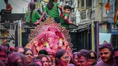 Devotees immerse an idol of Lord Ganesh in the water pond created by the Delhi government on the Ganesh Chaturthi festival in Delhi (RAJ K RAJ /HT PHOTO) Devotees immerse an idol of Lord Ganesh in the water pond created by the Delhi government on the Ganesh Chaturthi festival in Delhi (RAJ K RAJ /HT PHOTO)