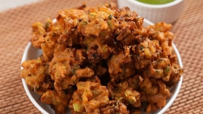 Sanjeev Kapoor's gobi stem pakode recipe takes approximately 35 minutes to make. (sanjeevkapoor.com) Sanjeev Kapoor's gobi stem pakode recipe takes approximately 35 minutes to make. (sanjeevkapoor.com)