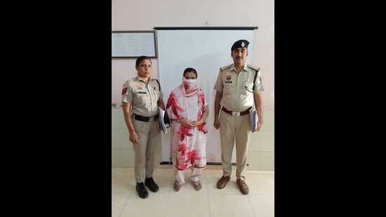 A police team reached the spot and took the newborn into its care before providing the necessary medical assistance. (HT)