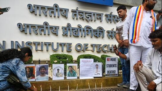 Congress workers held a candle protest outside the IIT-Bombay campus in Powai, Mumbai, which called for justice in the second-year student suicide case (HT Photo/Raju Shinde)