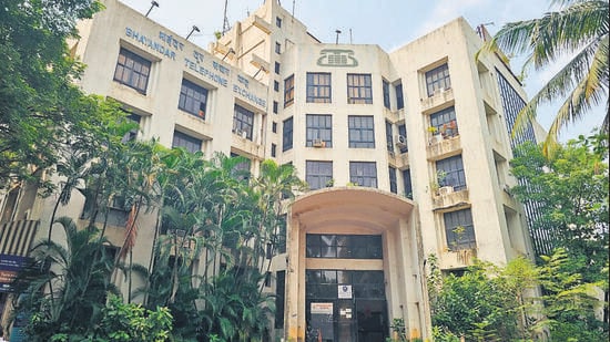 India / Bhayandar, - A view of the Bhayandar MTNL building near Mumbai, -- Photo By --- Azim Tamboli/ HT Photo