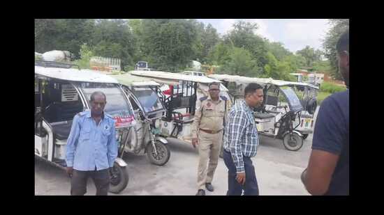 The seized e-rickshaws by the transport department in Lucknow (HT Photo)