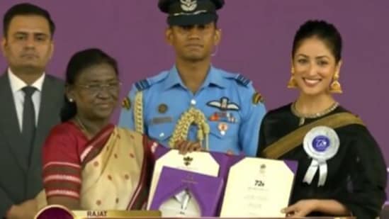 Yami Gautam wins Best Actor Female National Award.