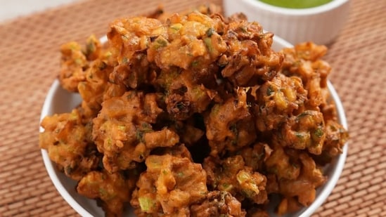 Sanjeev Kapoor's gobi stem pakode recipe takes approximately 35 minutes to make. 