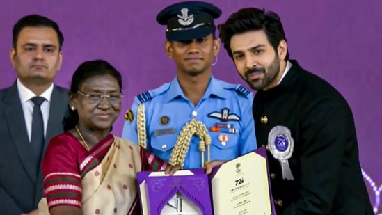 President Droupadi Murmu confers award for Best Actor in a Leading Role on Kartik Aaryan for his performance in Chandu Champion. (@PresidentOfIndia/YT via PTI Photo)(PTI09_22_2026_000320B)