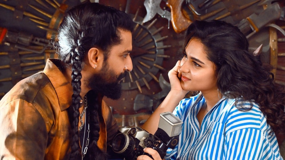 <p>ది ప్యారడైజ్ మూవీలో నాని, కాయదు లోహర్ హీరోహీరోయిన్లుగా నటించారు. ఈ చిత్రంలో నాని ‘జడల్’ అనే క్యారెక్టర్ ప్లే చేస్తున్నాడు. కాయదు ‘సుబ్బు’గా కనిపించనుంది.</p>(x/theparadise)