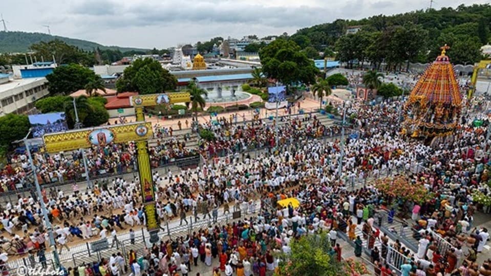 <p>ఈ రథోత్సవం వెనుక ఒక అద్భుతమైన తాత్త్విక అంతరార్థం కూడా దాగి ఉంది. కఠోపనిషత్తులోని ఆధ్యాత్మిక ఉపదేశాల ప్రకారం మన శరీరాన్ని ఒక రథంగా, అందులోని ఆత్మను రథికుడిగా (యజమానిగా), బుద్ధిని సారథిగా, మనస్సును పగ్గాలుగా, పంచేంద్రియాలను గుర్రాలుగా వర్ణించారు. ఇంద్రియాలు ప్రవర్తించే విషయ భోగాలే ఆ గుర్రాలు పరుగెత్తే మార్గాలుగా పేర్కొంటూ మానవాళికి ఆత్మ-అనాత్మ వివేకాన్ని కఠోపనిషత్తు అందించింది.</p>
