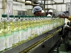  India has cut the basic import duty on crude and refined edible oils, including palm oil, soyoil and sunflower oil, the government said in a notification