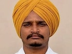 Resham Singh, a complaint-handling bike (CHB) worker, was deployed to attend to the fault on the Bhagwanpura AP feeder. (HT Photo)