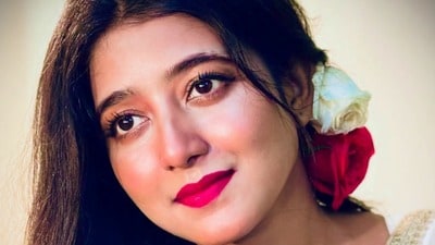 ‘সবসময় হয়তো প্রকাশ করে ওঠা হয় না, কিন্তু ভালবাসি…’, কার জন্য মনের কথা লিখলেন আরাত্রিকা? ‘সবসময় হয়তো প্রকাশ করে ওঠা হয় না, কিন্তু ভালবাসি…’, কার জন্য মনের কথা লিখলেন আরাত্রিকা?