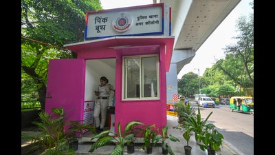 Police personnel are seen deployed outside Lady Shri Ram College (LSR) as security is stepped up amid concerns over women’s safety in and around the college area. (Sanchit Khanna/Hindustan Times) Police personnel are seen deployed outside Lady Shri Ram College (LSR) as security is stepped up amid concerns over women’s safety in and around the college area. (Sanchit Khanna/Hindustan Times)