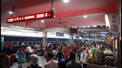 Railway officials, however, clarified that no station in the Pune division was covered by the national auditor’s observations specifically related to drinking water quality. (HT) Railway officials, however, clarified that no station in the Pune division was covered by the national auditor’s observations specifically related to drinking water quality. (HT)
