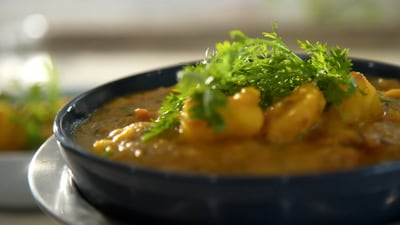Ranveer Brar's aloo sabzi and paratha recipe takes just 35 minutes to make. (@RanveerBrar/YouTube)