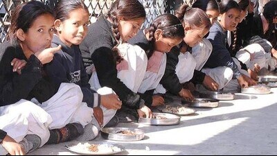 The mid-day meal teacher-in-charge, with the assistance of cook-cum-helpers, will ensure implementation at the school level