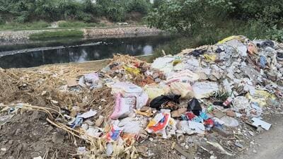 The plan, submitted by Union home ministry, identifies two districts alongside Delhi, Agra, Mathura, Gurugram and Faridabad as places where large volumes of untreated wastewater enter the river system. (HT Photo)