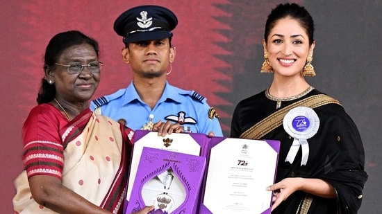President Droupadi Murmu presents the Best Actress in a Leading Role award for Article 370 to Yami Gautam at the 72nd National Film Awards ceremony, in Kevadia on Tuesday. (@rashtrapatibhvn X/ANI Photo)