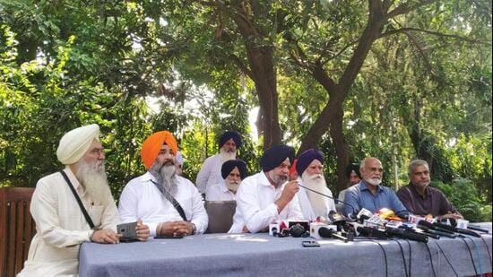 Former Enforcement Directorate (ED) deputy director Niranjan Singh (second from right) after joining the Akali Dal Waris Punjab De in Chandigarh on Wednesday.