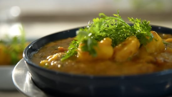 Ranveer Brar's aloo sabzi and paratha recipe takes just 35 minutes to make. (@RanveerBrar/YouTube)
